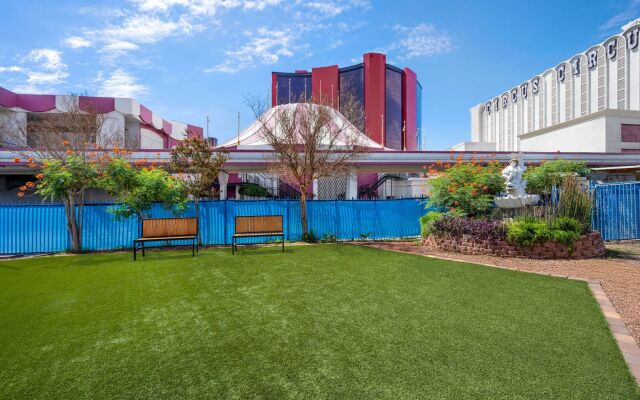 Travelsuites Inn