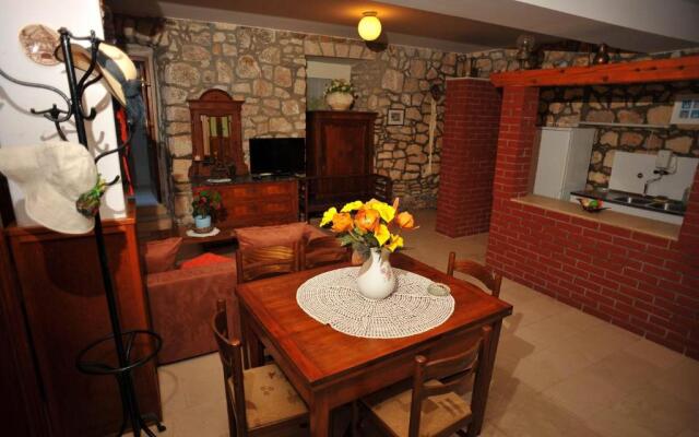 Apartments Piv - 10 m from beach