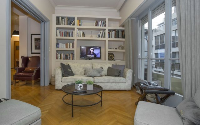 Downtown, classic apartment in Syntagma by GHH