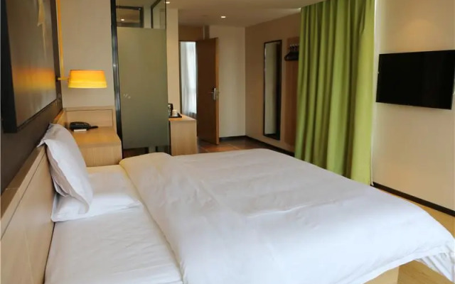 IU Hotel·Nanchang West Railway Station Square