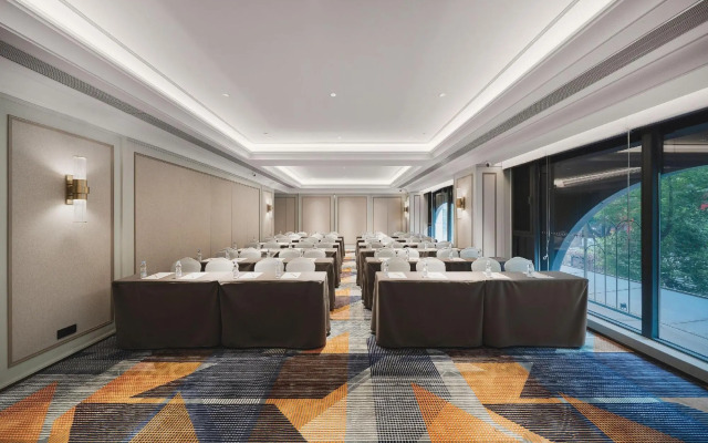 Mercure Chongqing Jiefangbei Hongya Cave