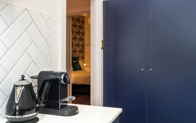 The 1920s 'flora' Suite