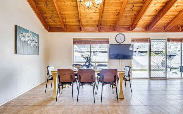 StayAU 4BR Lakeside Retreat in Seabrook