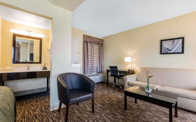 Boca Suites Deerfield Beach, SureStay Collection by BW