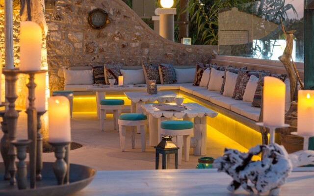 White Pearls Luxury Suites - Adults Only