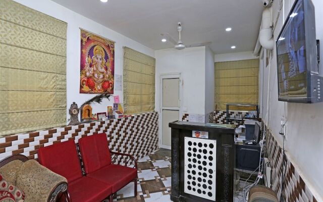 OYO 14389 Diplomat Suites
