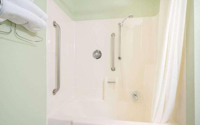 Bison Inn and Suites