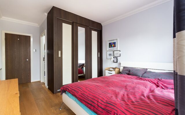 Modern 2bed and Bath W/balcony Flat in Shoreditch