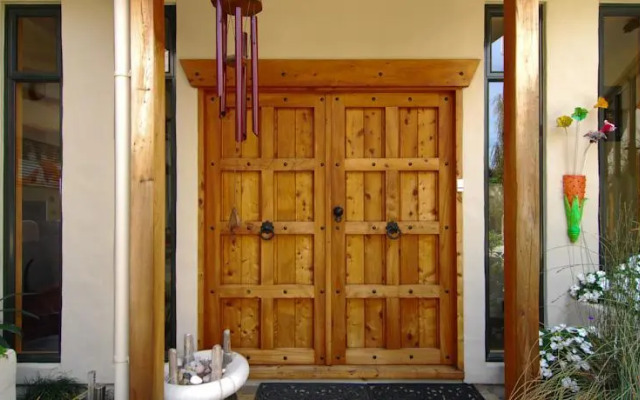 The Loft Art Studio & Premium Bed and Breakfast