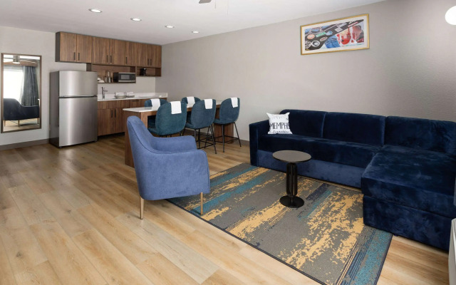 La Quinta Inn & Suites by Wyndham Memphis I-240