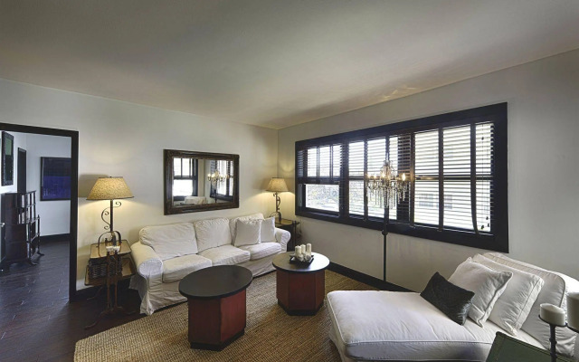 Miami Whitehouse Apartments