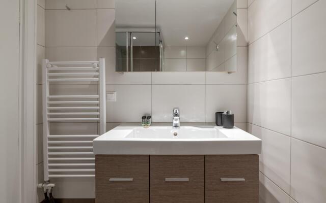 Historic Plaka s Deluxe Apartment