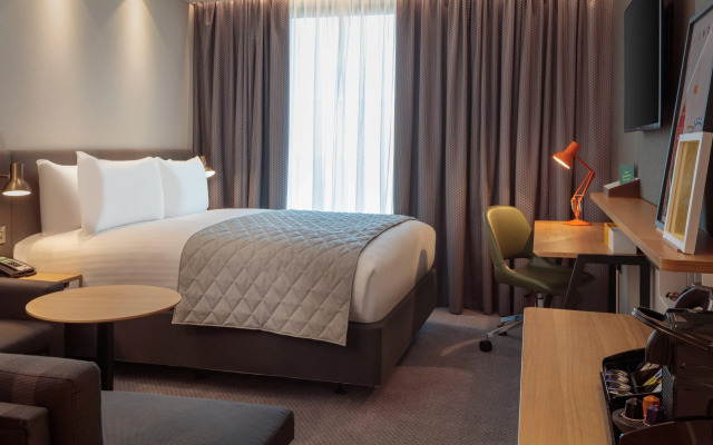 Holiday Inn London Heathrow - Bath Road by IHG