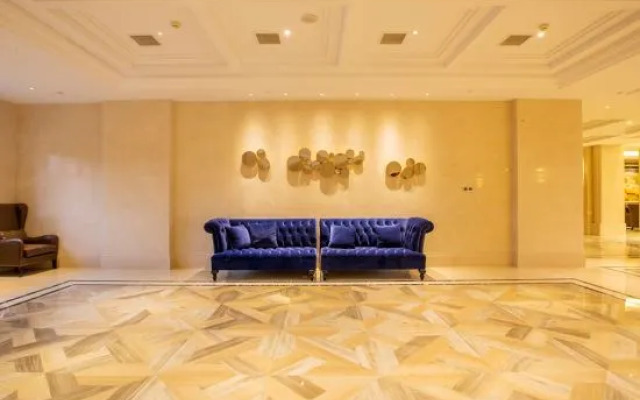 Xianhua Sandalwood Lakeside Hotel