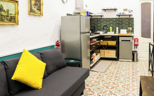 Traditional Maisonette - Yard & Jacuzzi
