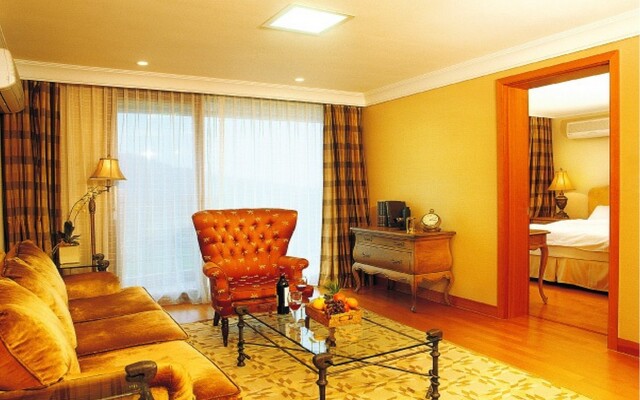 Lake Hills Jeju Resort (Ex. Lake Hills Golftel Je