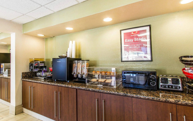 Econo Lodge And Suites Bricktown