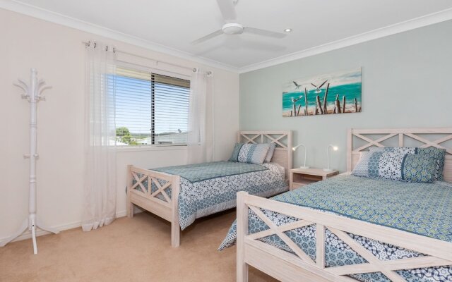 The Doggy Beach House At Salt