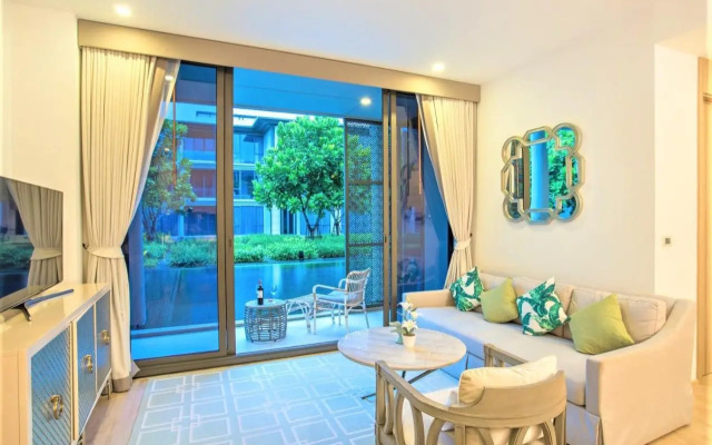 Luxury Oceanfront_pool access apartment