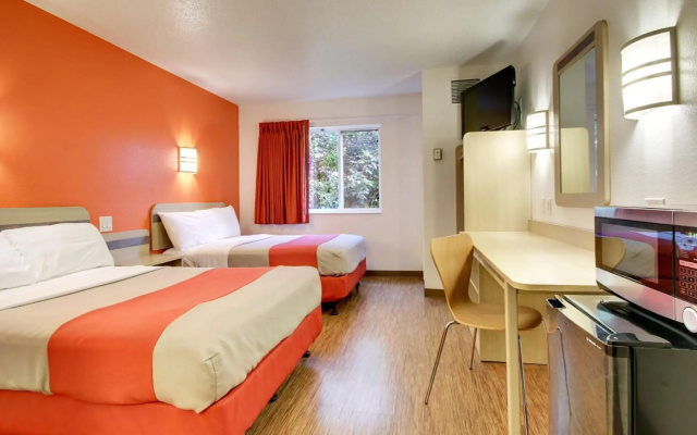 Motel 6 Springfield, IL