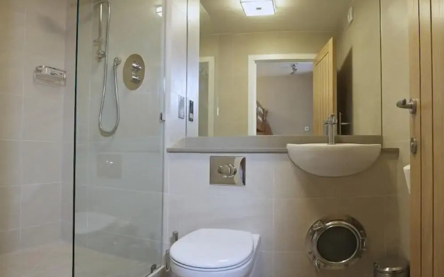 2 Hamstone Court