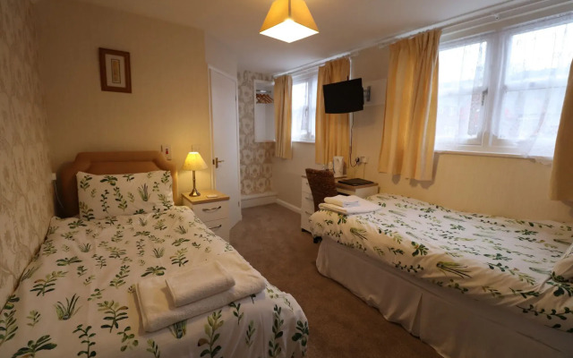 Raincliffe Hotel
