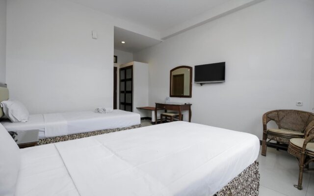 Emia Hotel