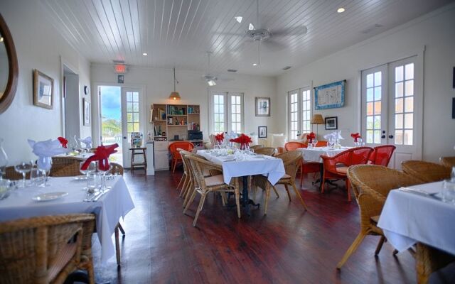 The Sandpiper Inn & Cottages