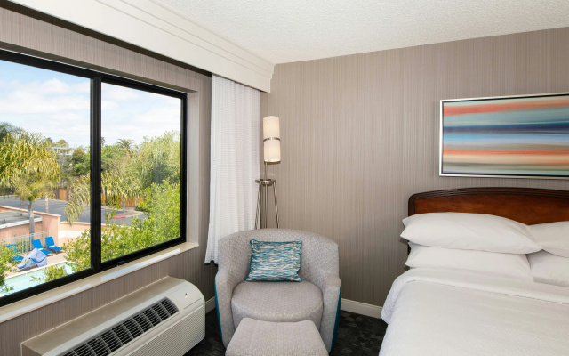Courtyard by Marriott Oakland Airport