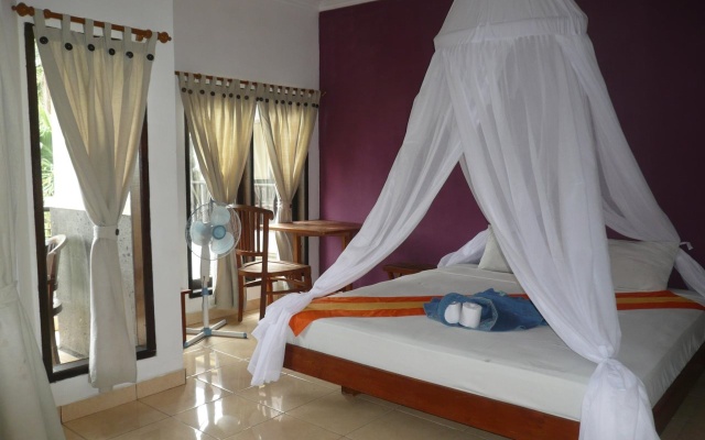 Yunni Guesthouse – Guest Rooms – Purwakerti