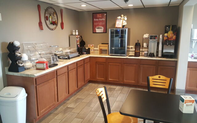Econo Lodge Watertown