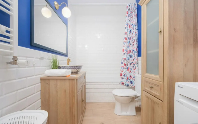Warsaw Apartment With Parking by Renters