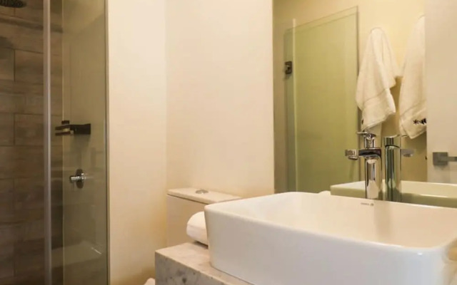 w Marvelous 2BR With Balcony in Miraflores