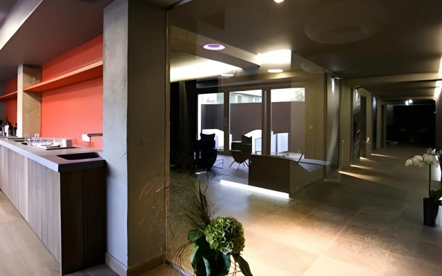 D-Hotel