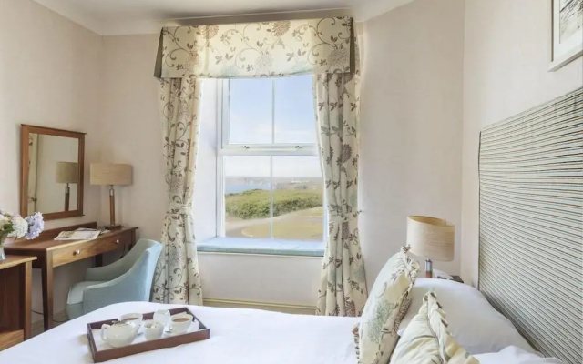 Mullion Cove Hotel Spa & Apartments