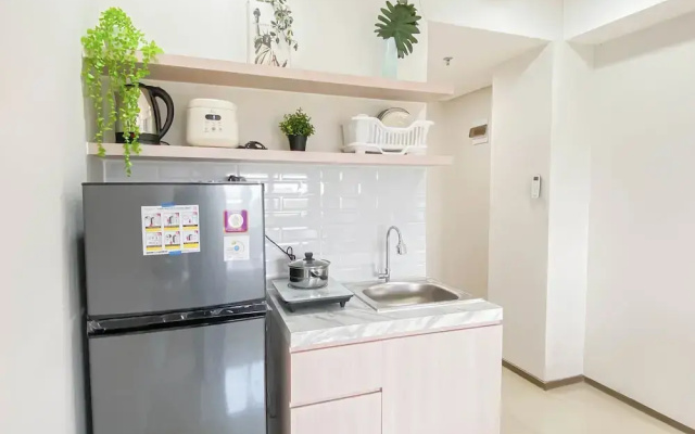 White Accent Studio At Apartment Meikarta Near Paramadina University