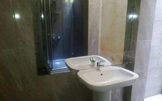 Ameesha Lodge Apartment