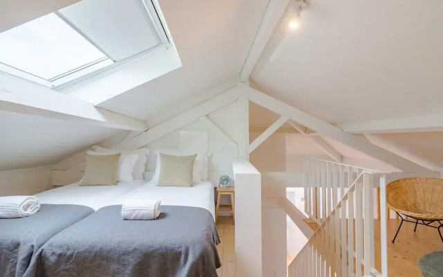 Spacious 2-bedroom Retreat in Porto
