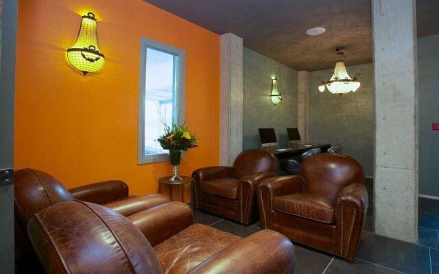 King and Queen Hotel Suites