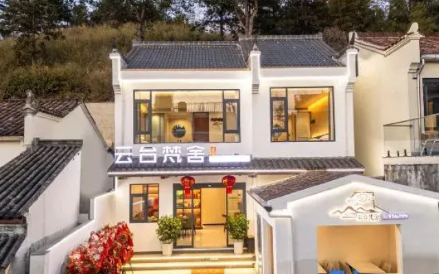 Jiuhua Mountain Yuntai Fanshe Homestay (Roushen Hall)