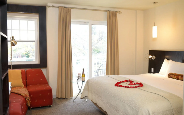 The Shaw Club Hotel
