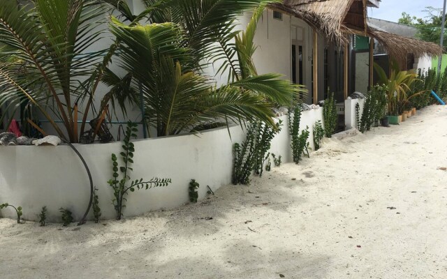 Beach Heaven Maldives - Golden Turtle Guest House