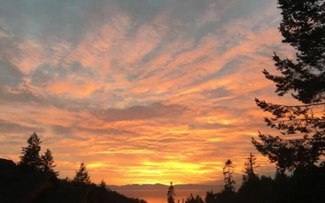 Beautiful 2 bedroom home with ocean and sunset views