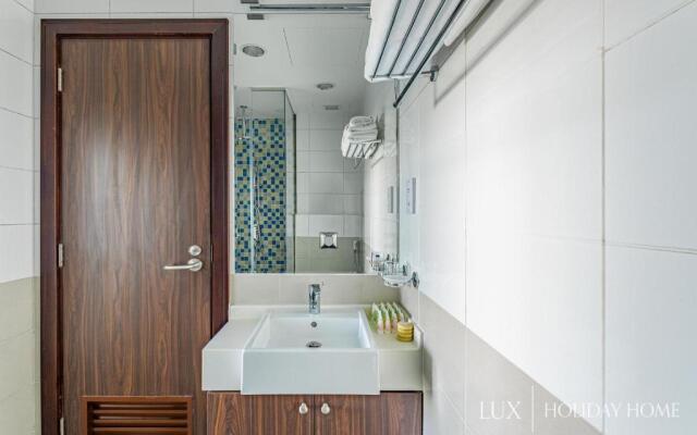 LUX - Opulent Island Suite Burj Khalifa View 1