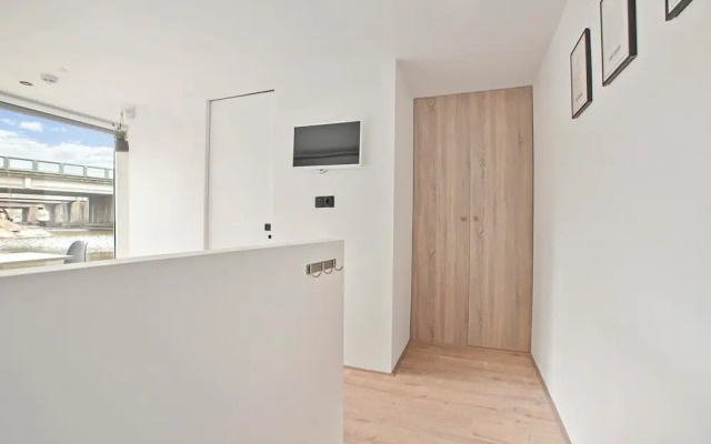 HouseBoat the NEW LAKE