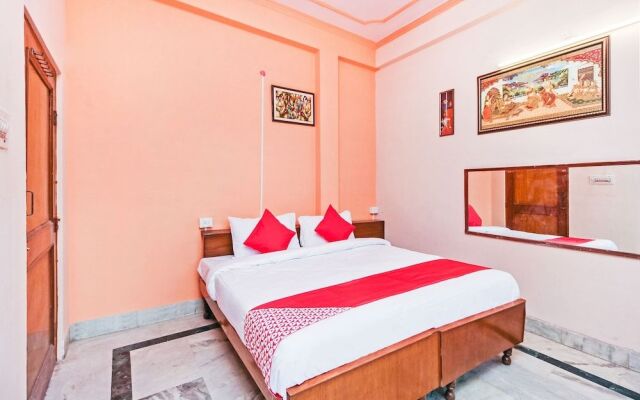 OYO 29394 Hotel Apoorva Deluxe