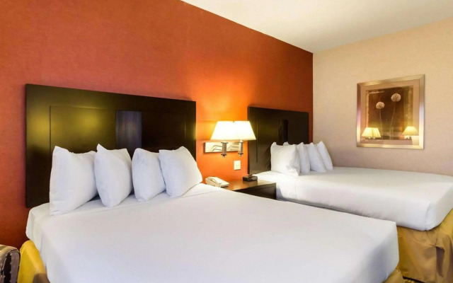 Quality Inn & Suites Oakwood Village - Cleveland South