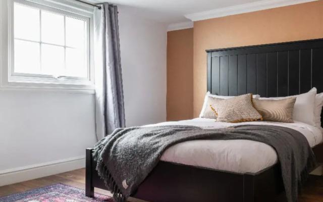 The Historic Gem - Sleek & Central 3bdr Maisonette