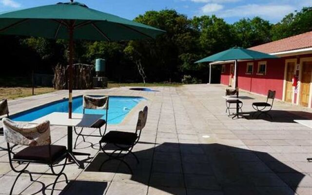 Flamboyant Lodge & Restaurant