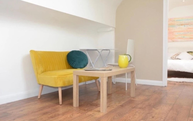 Beautiful 1-bed Apartment Situated in a Mansion